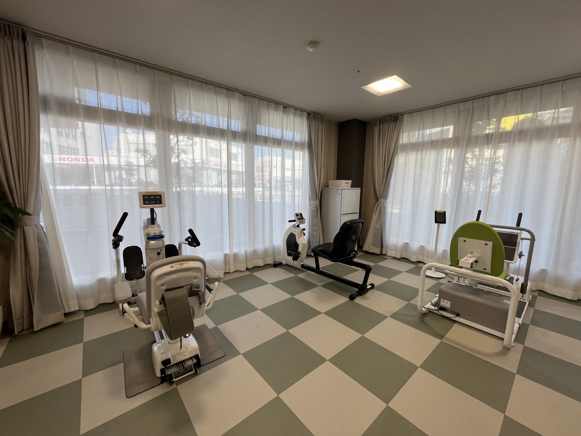 運動器具が並ぶ部屋