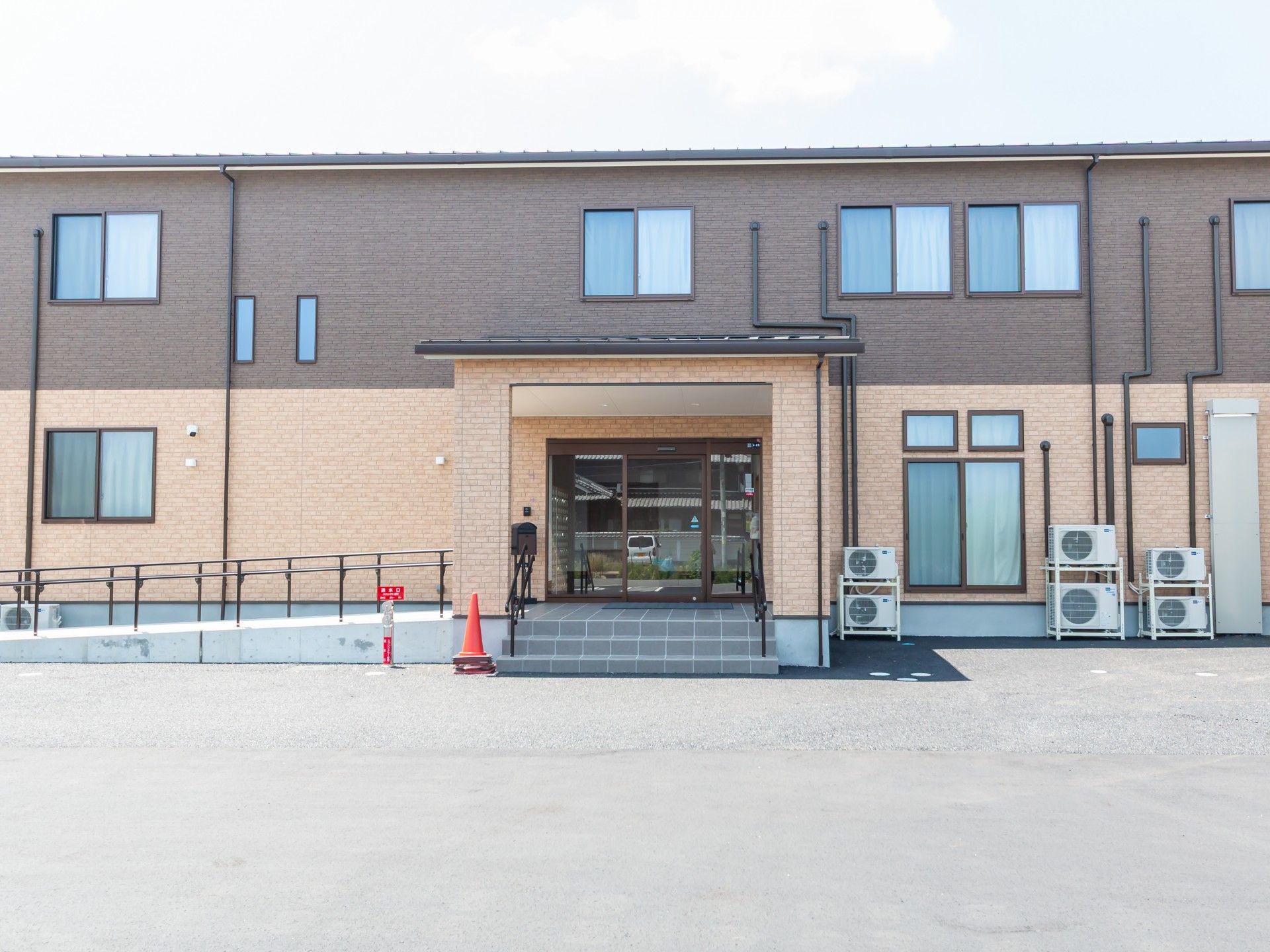 エントランスの外観