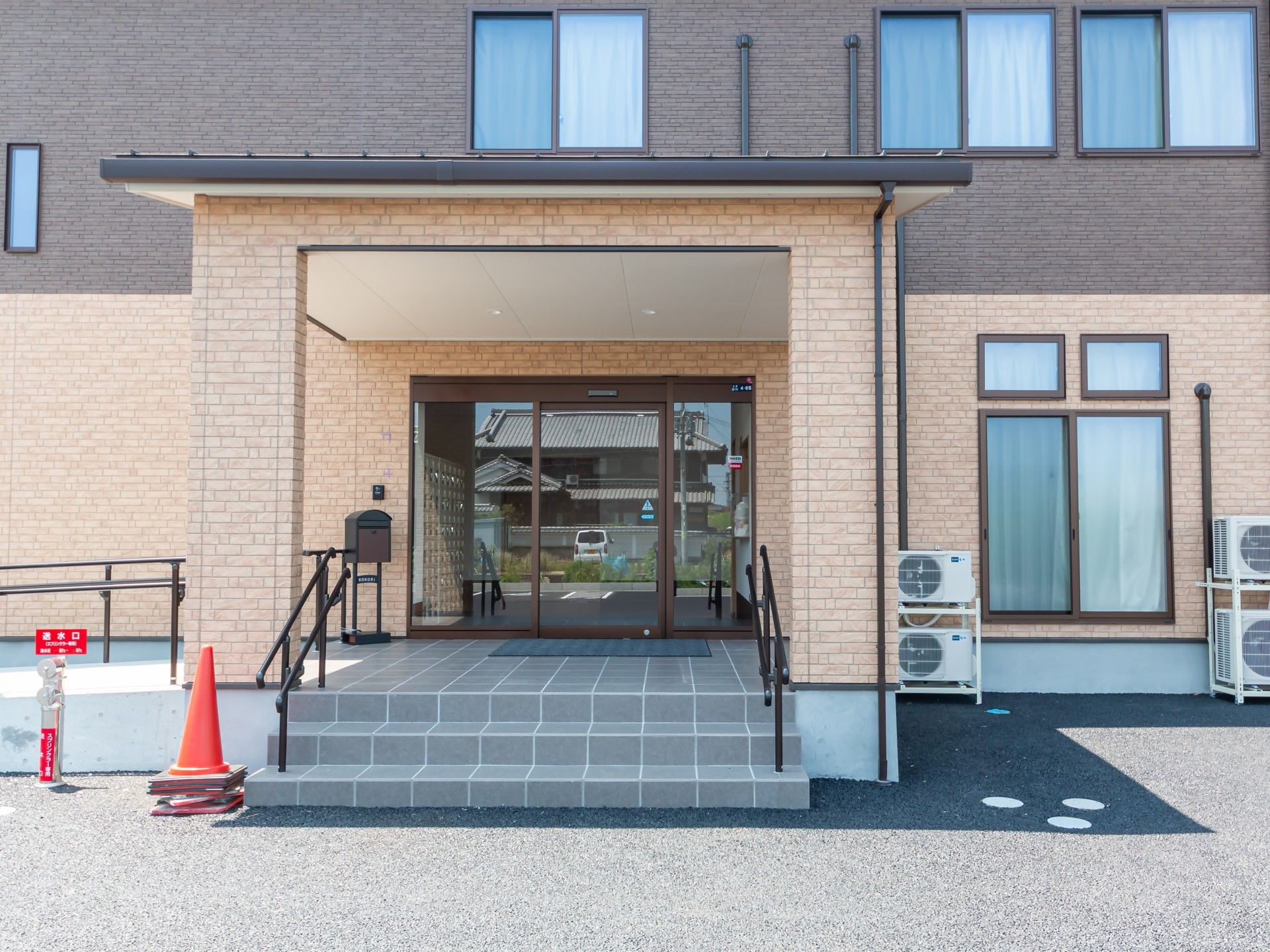 広い玄関の入口