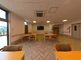 広々とした明るい共有スペース