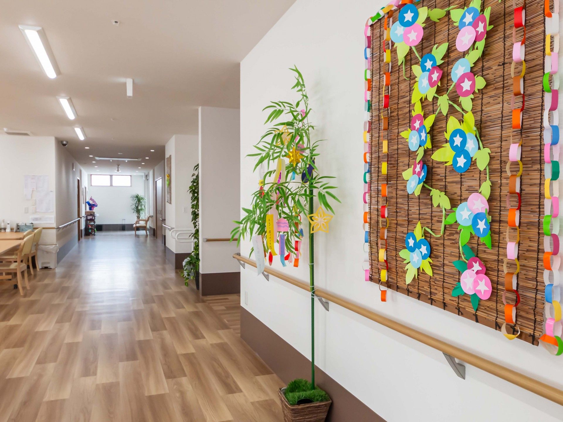 飾りがある廊下