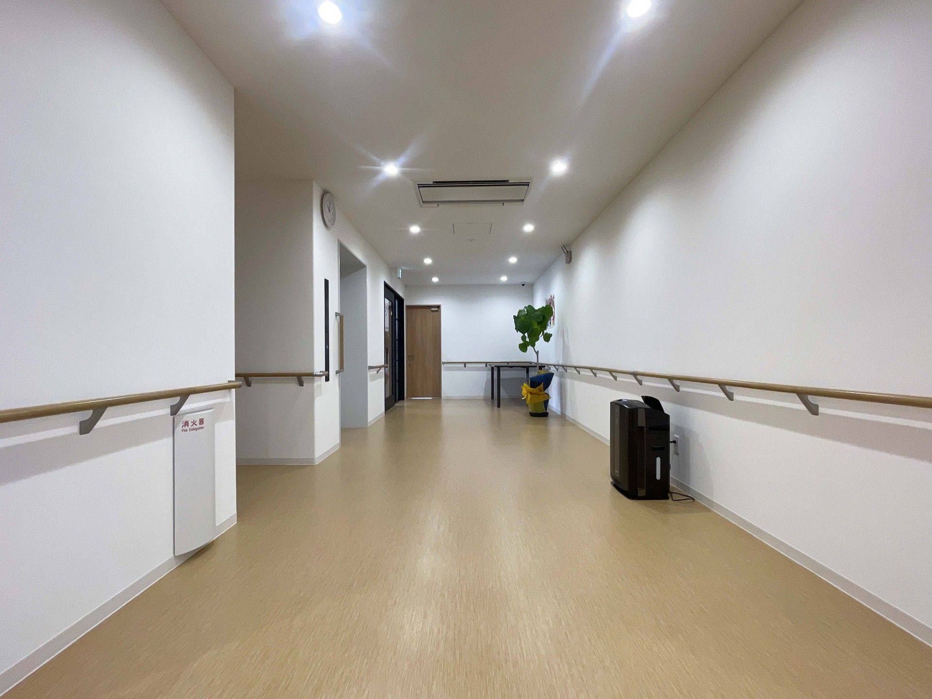 手すり付きの廊下