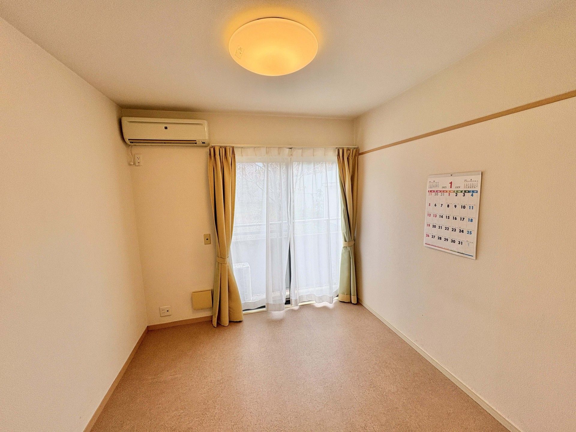 明るい個室の一角