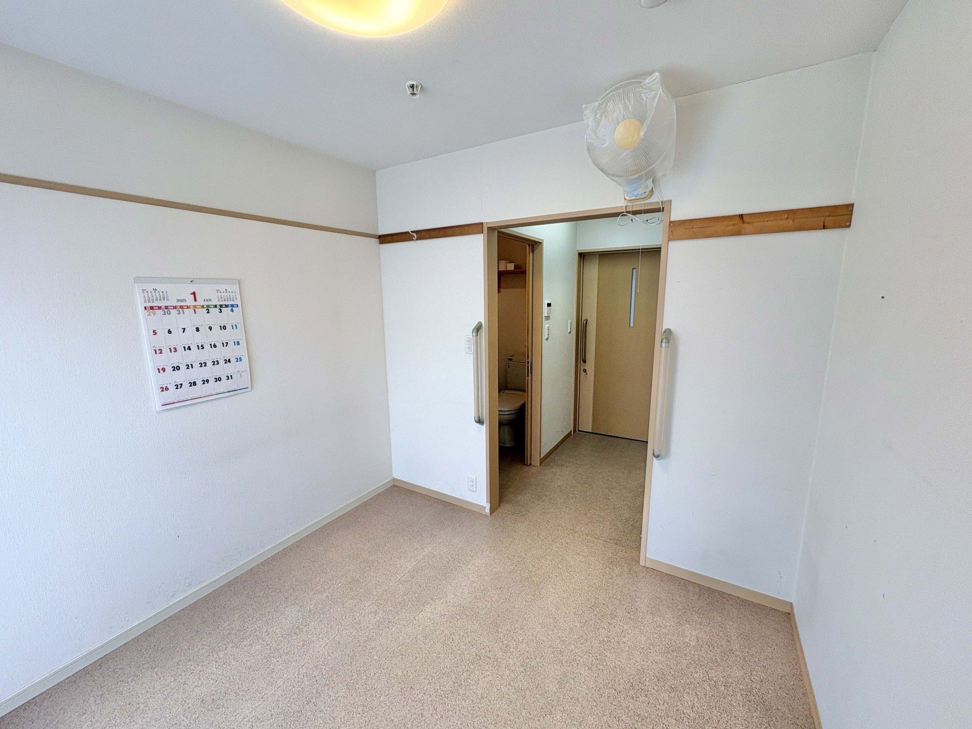 シンプルな個室の一角