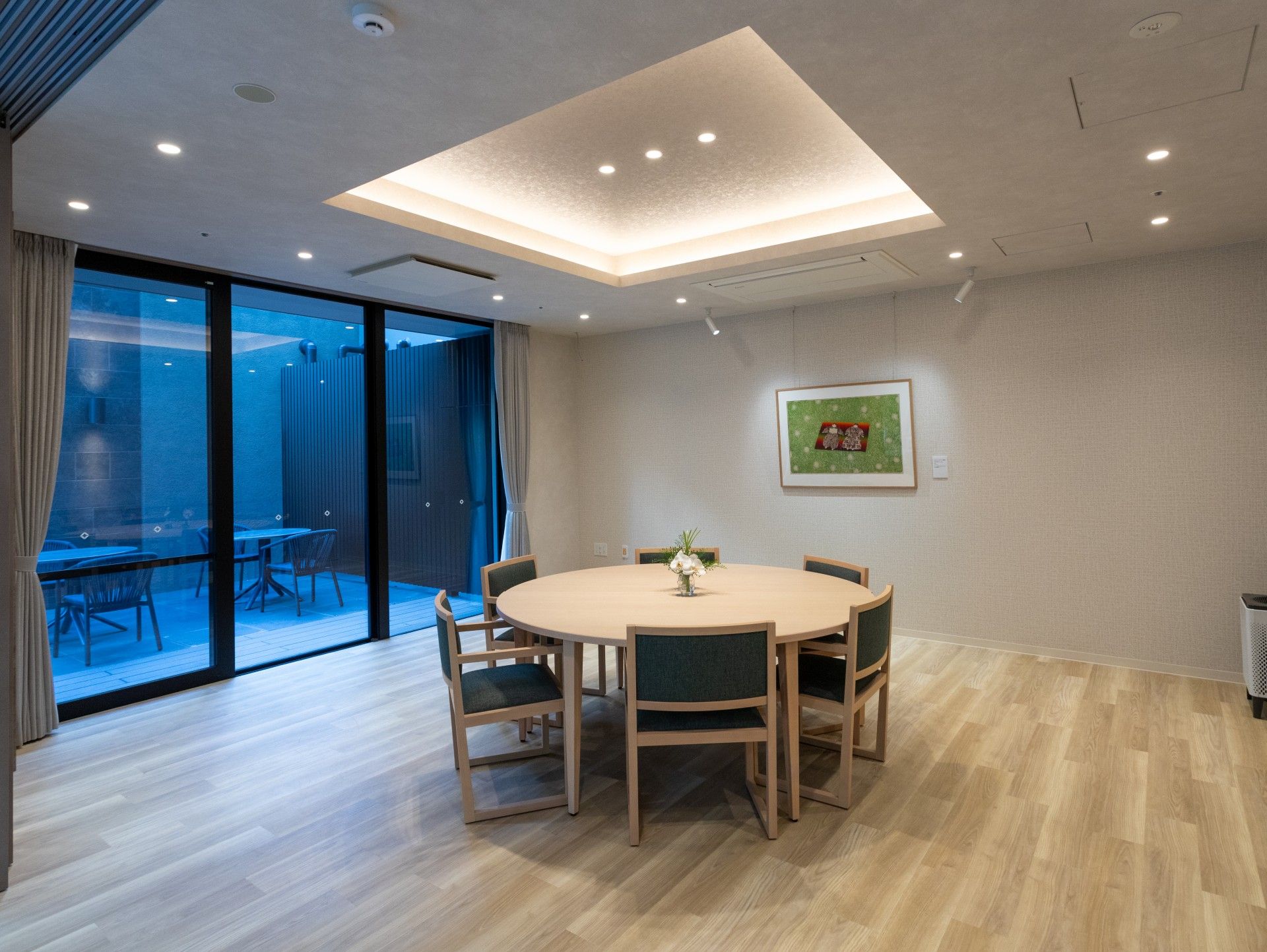 落ち着いた雰囲気の部屋