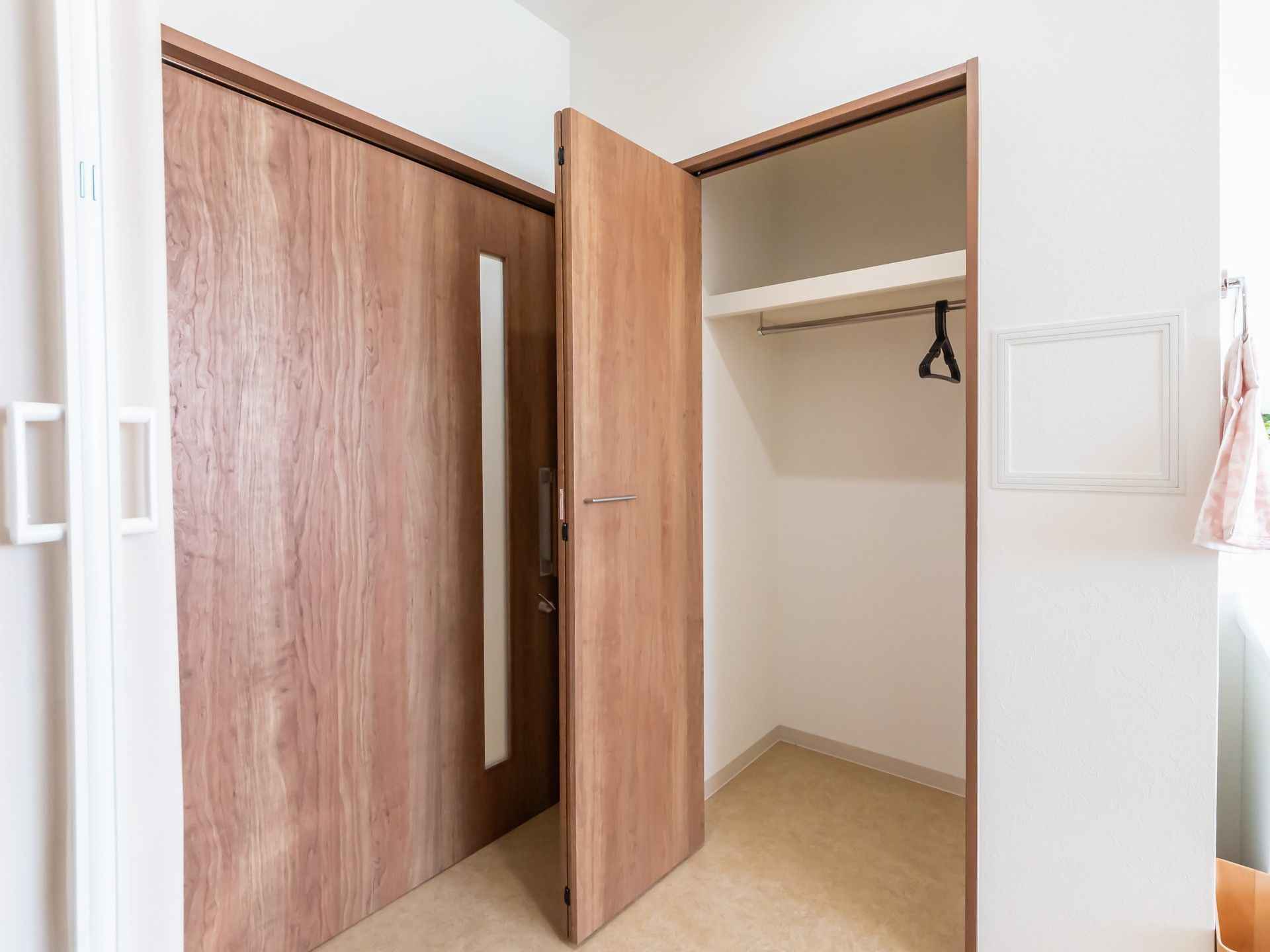 収納スペースの扉