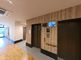 明るく広々とした廊下