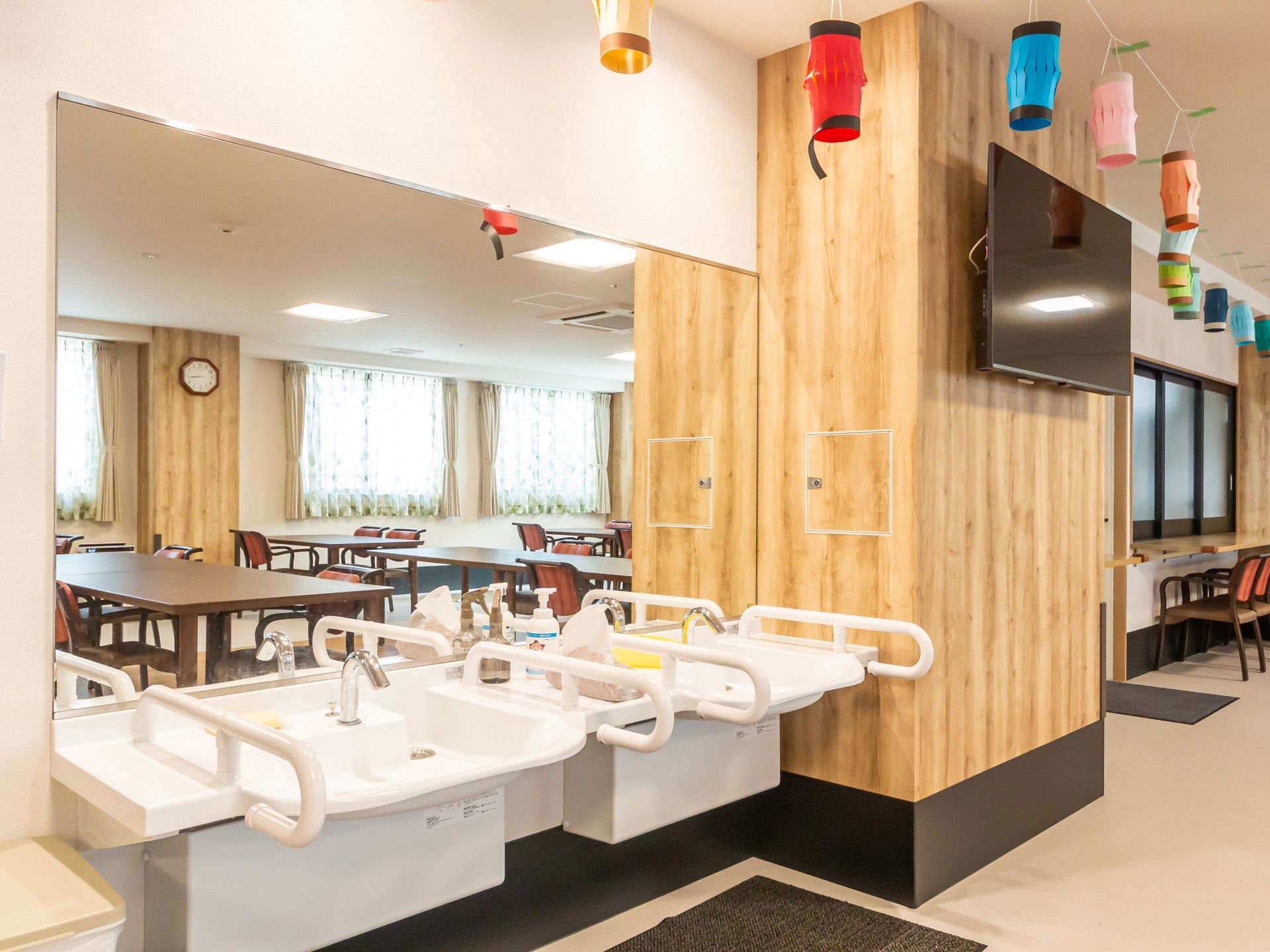 手洗い場と食事スペース