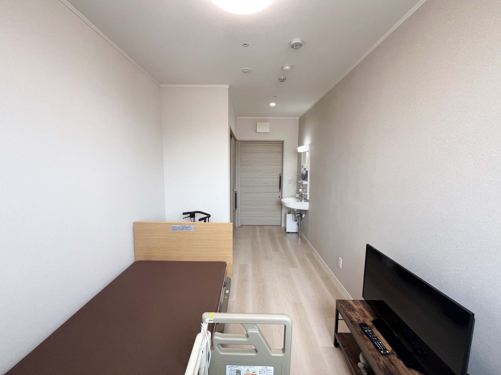 シンプルな個室の様子