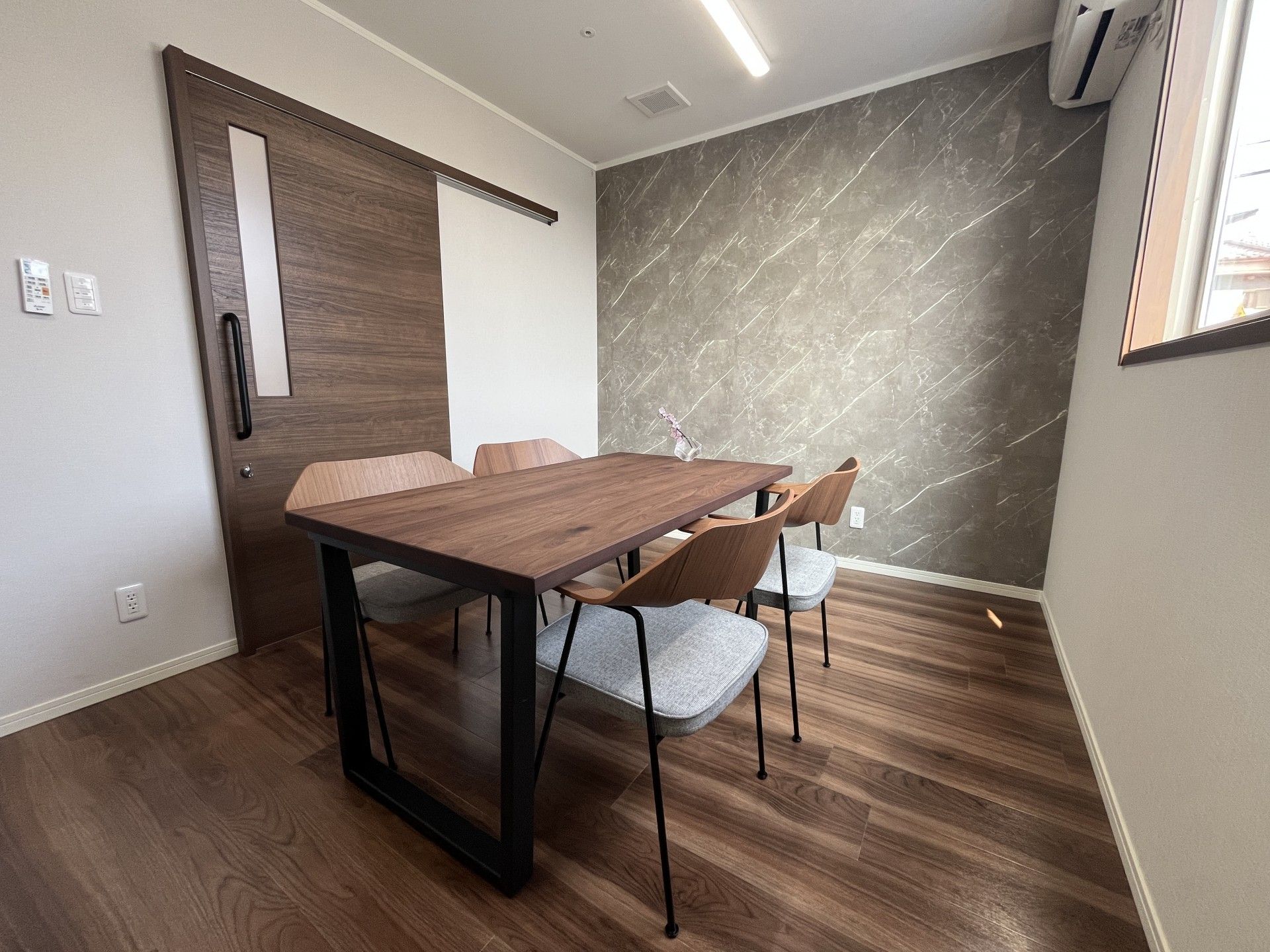 落ち着いた会議スペース