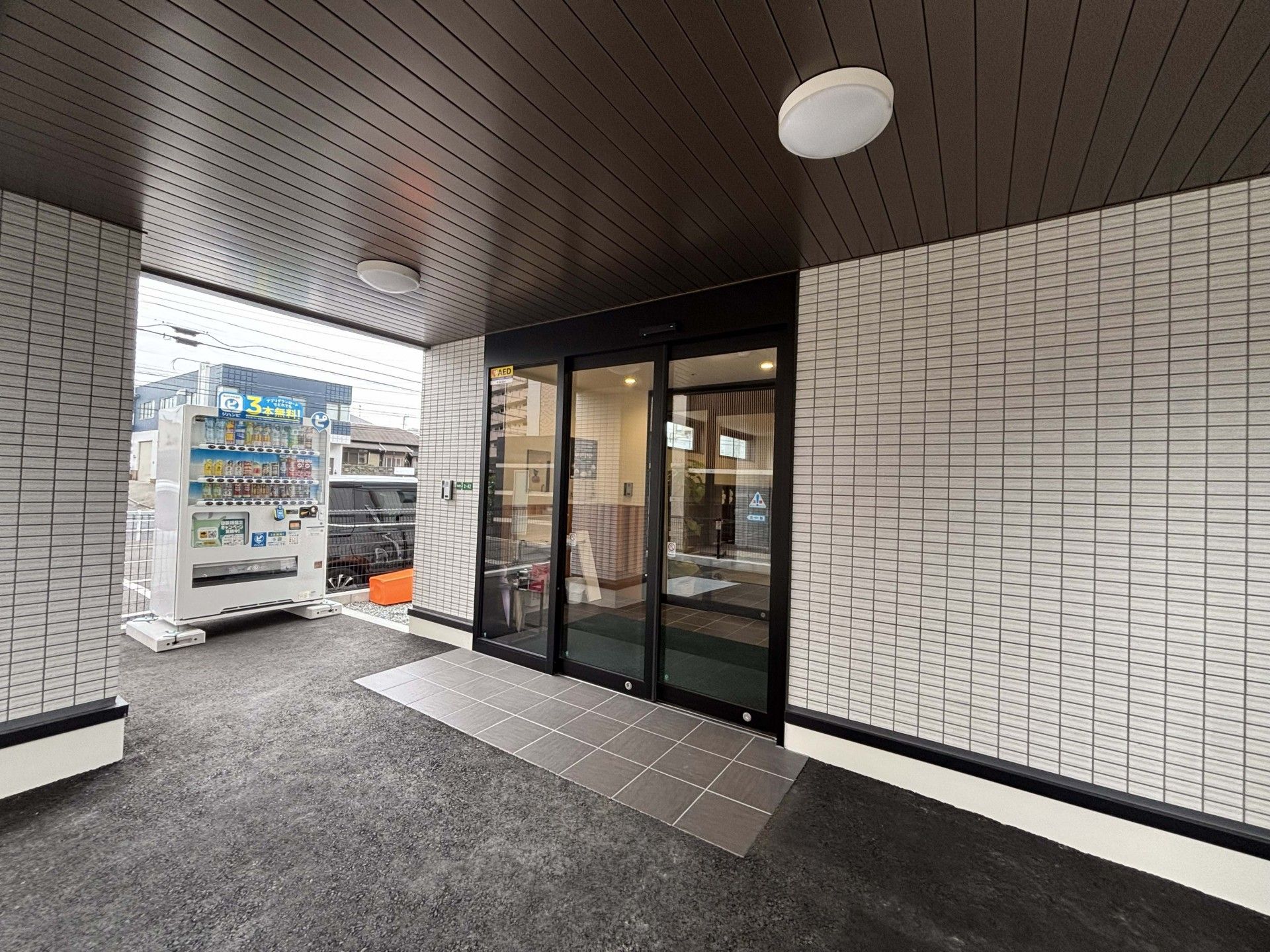 自動ドアのあるエントランス