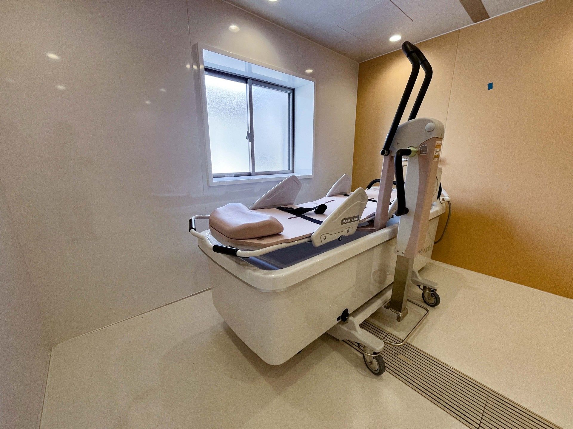 快適な入浴設備の部屋