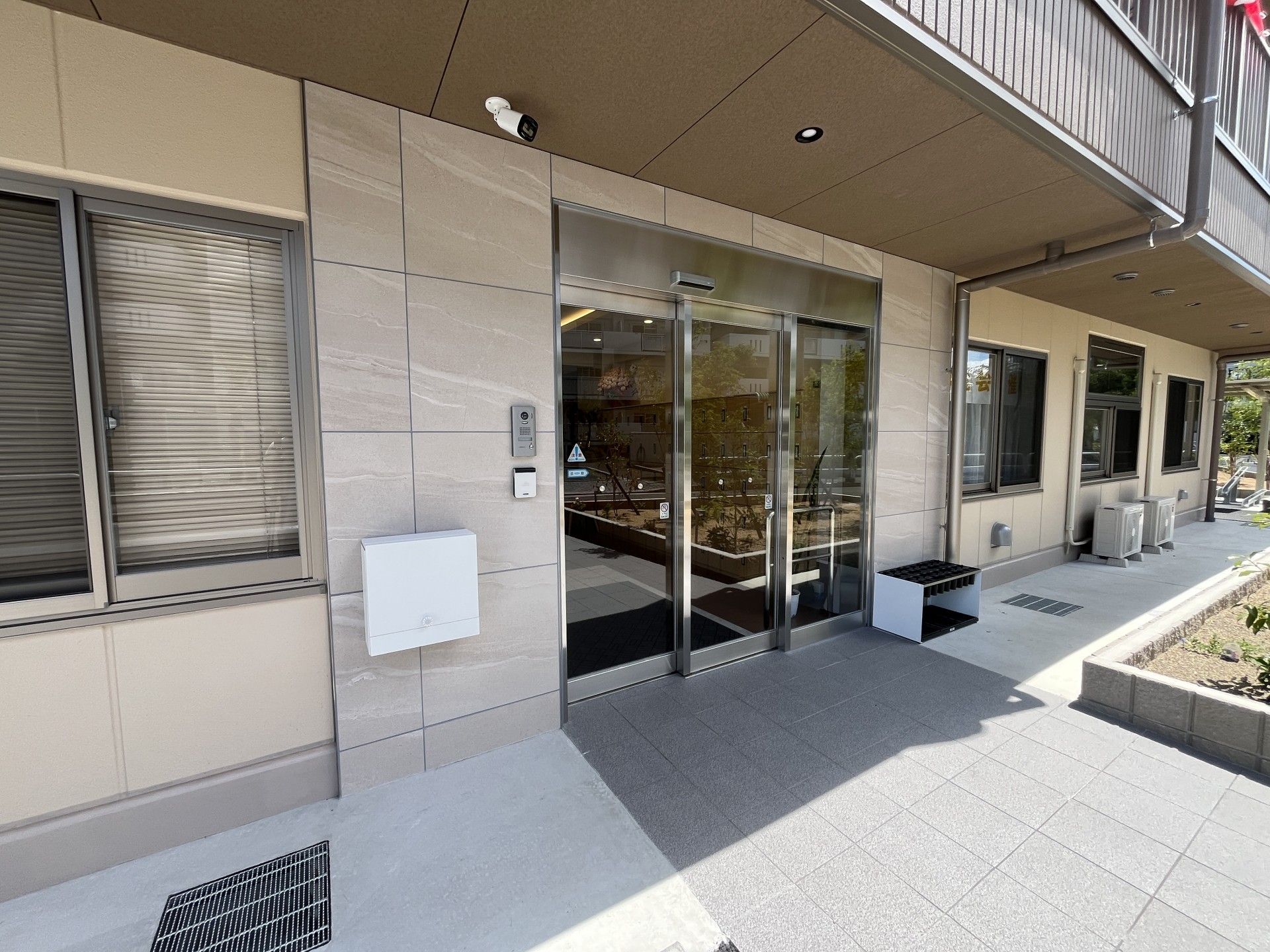 自動ドアのある玄関