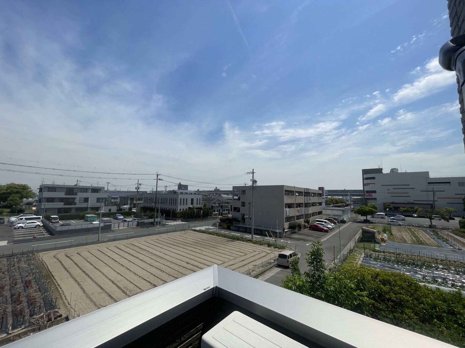 広がる青空と街並み