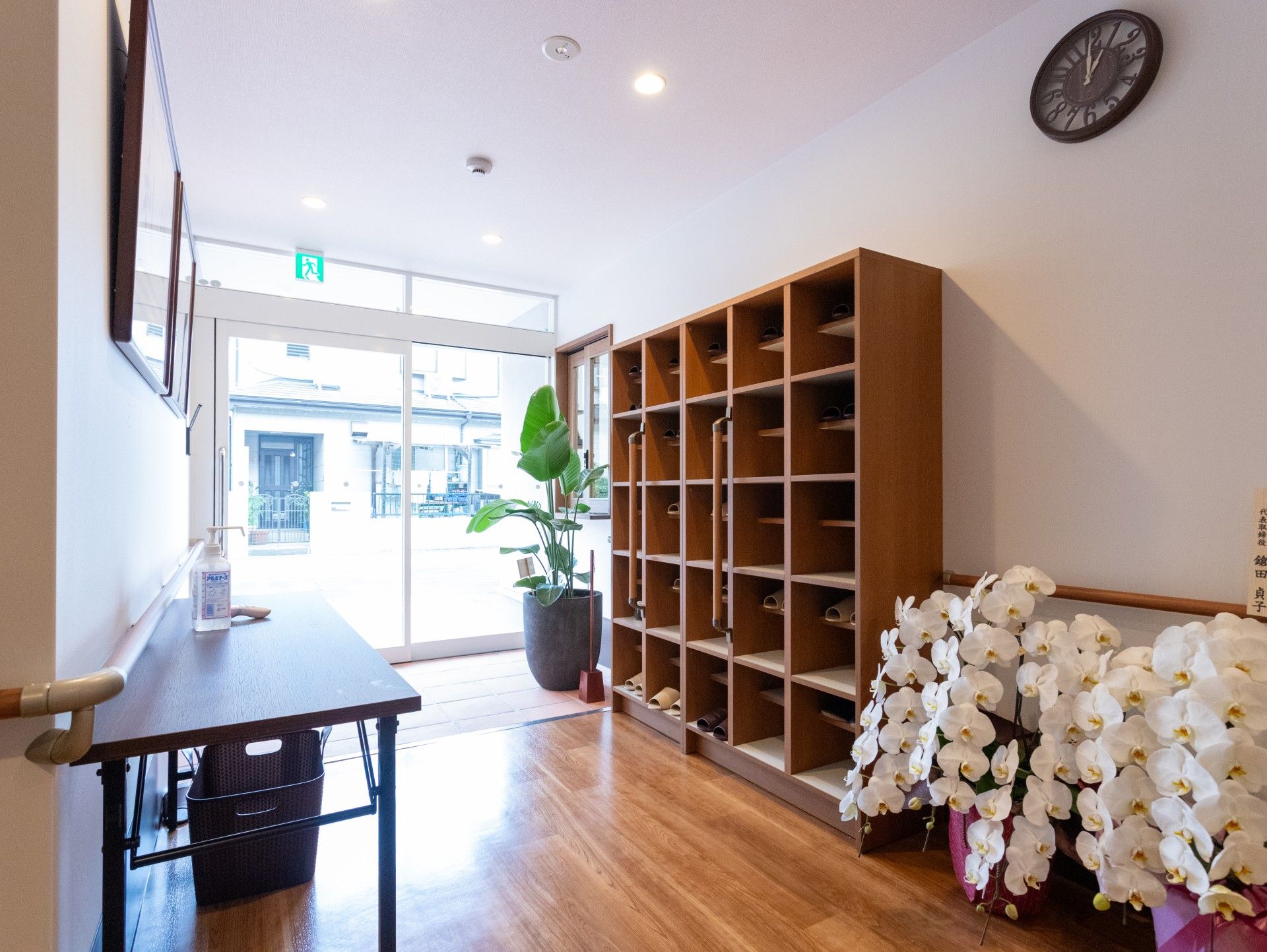 明るい玄関の様子