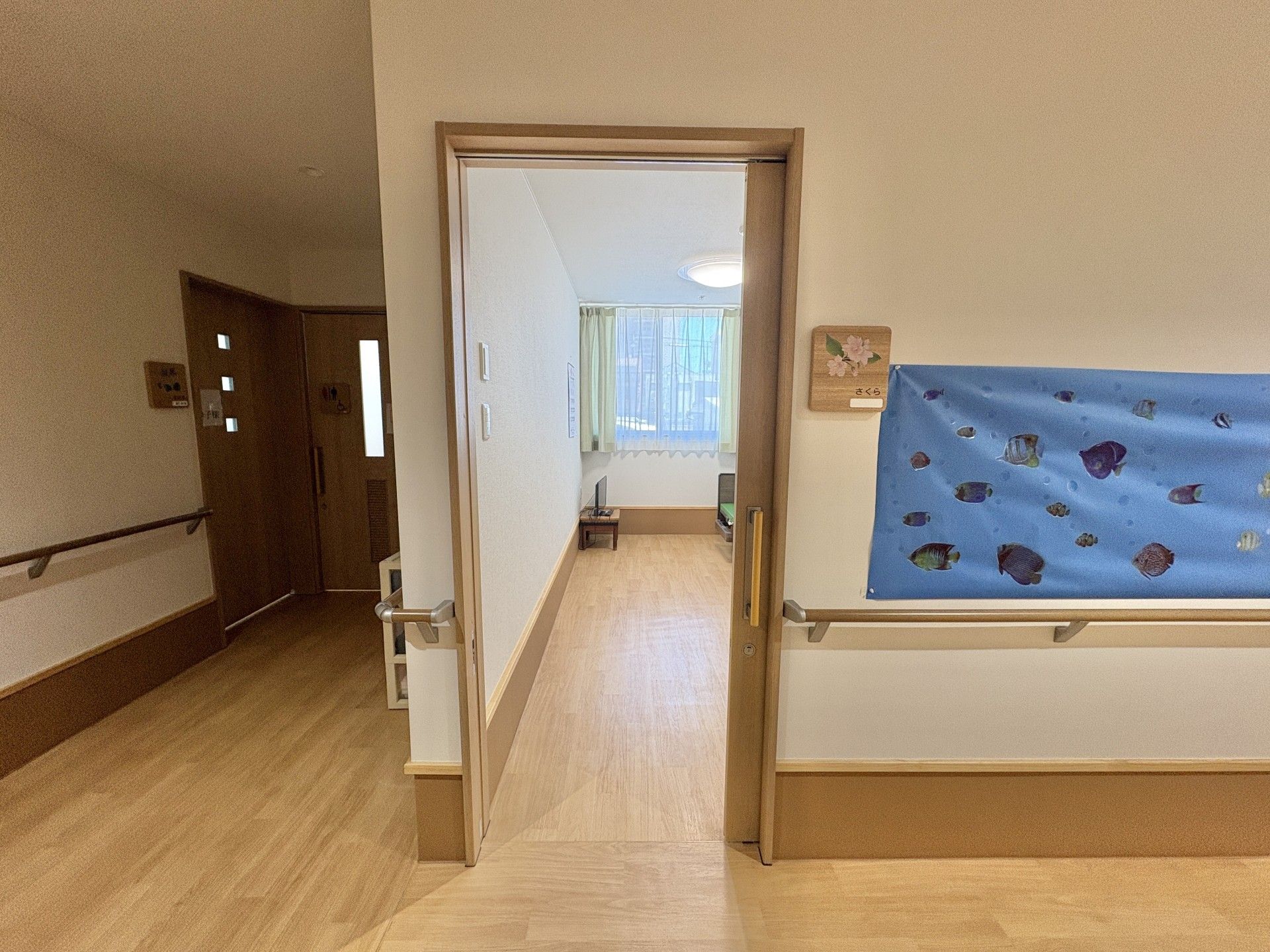 明るい部屋の入口