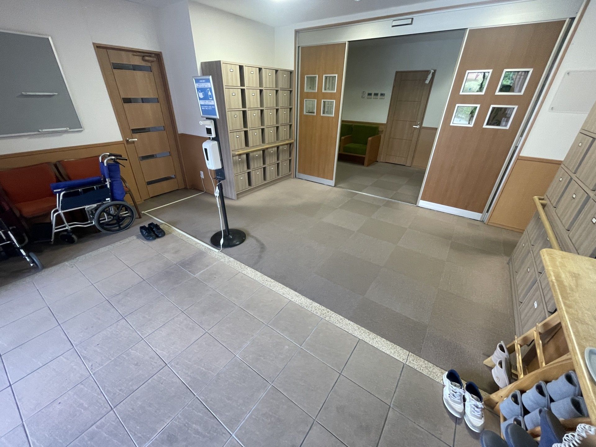 広い玄関スペース