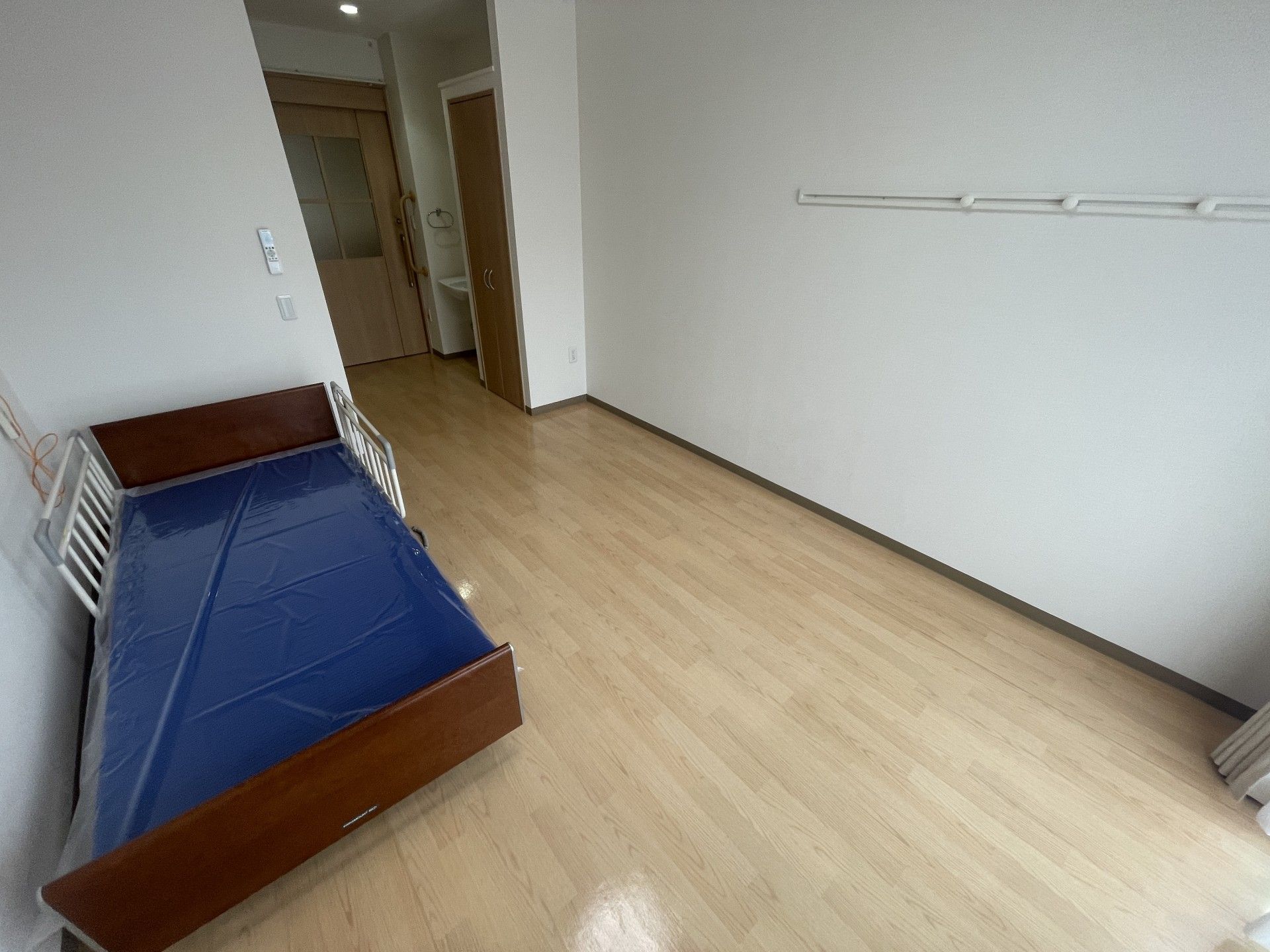 シンプルな居室の一角