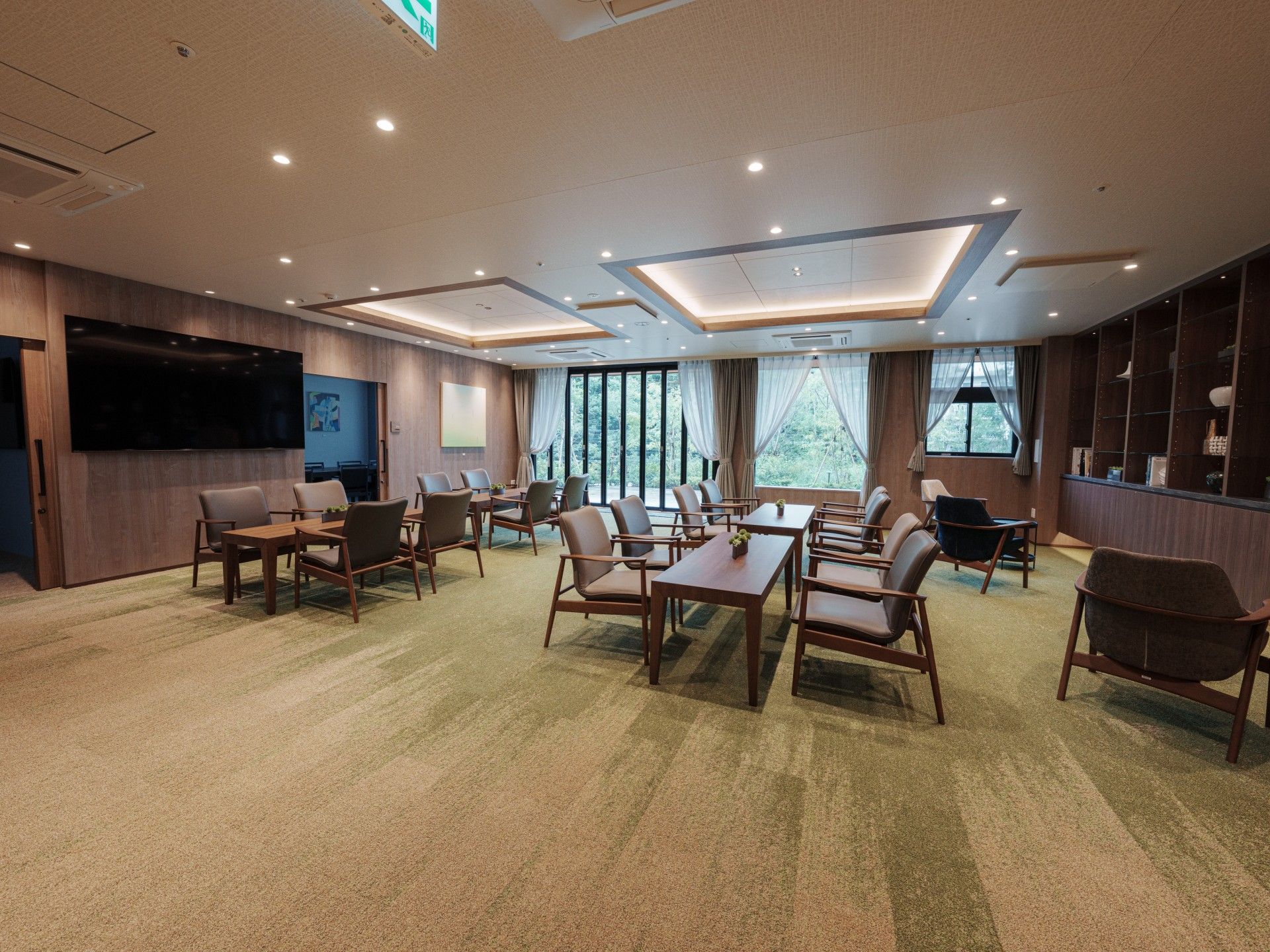 落ち着いた雰囲気の共有スペース