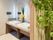 洗面台と植物の空間