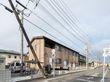 落ち着いた外観の建物