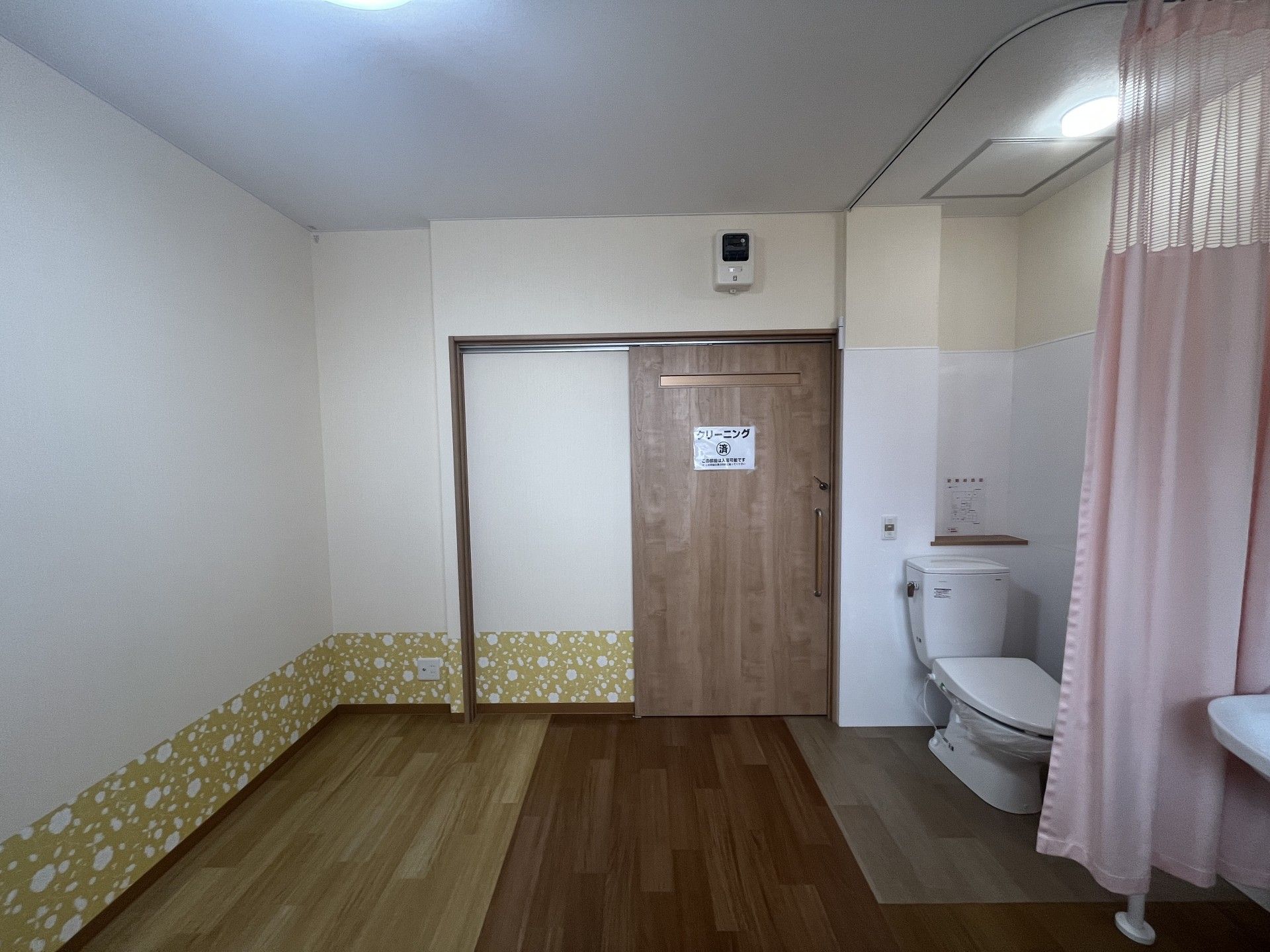 清潔なトイレと出入口