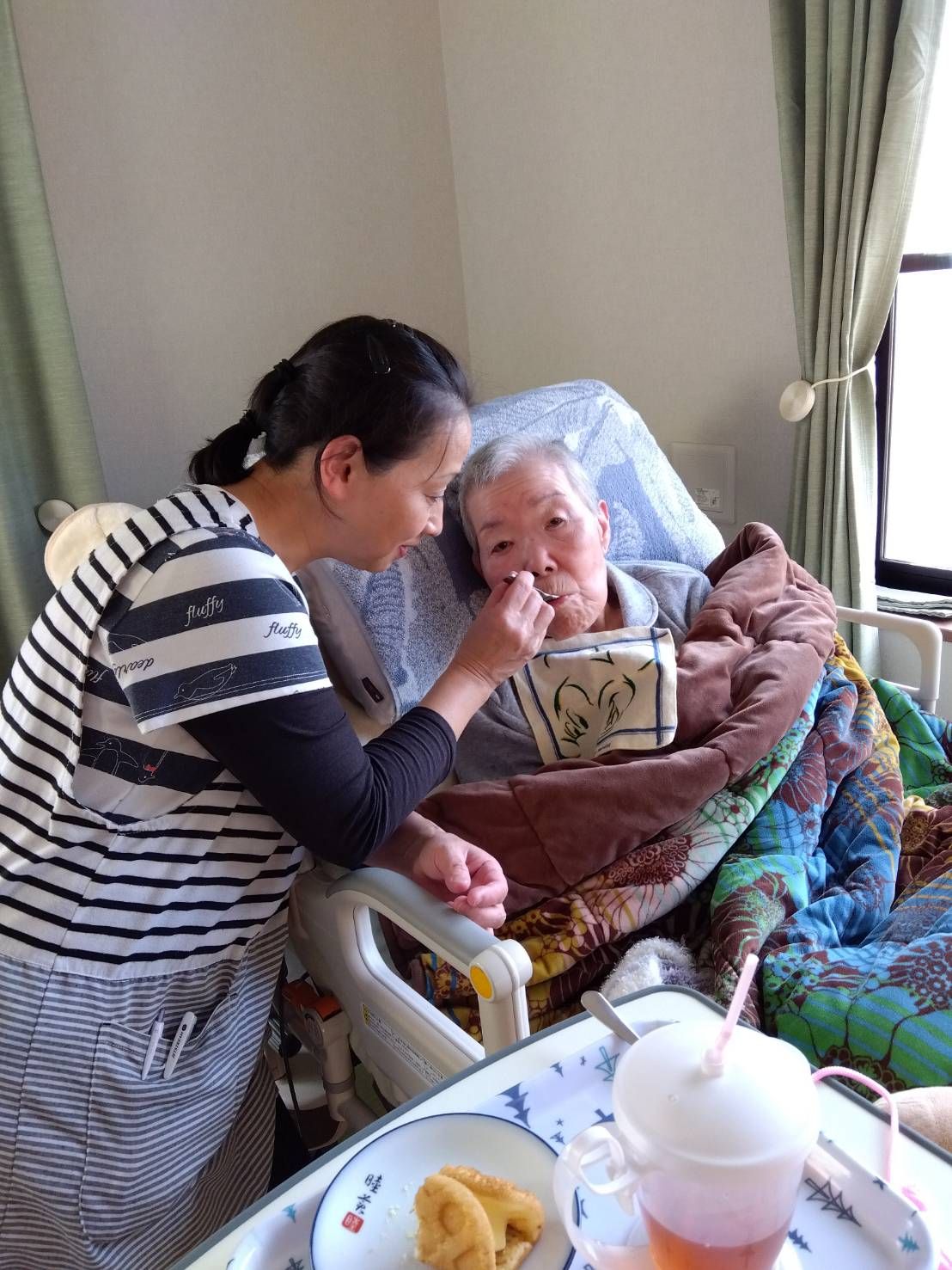 優しい介助の様子