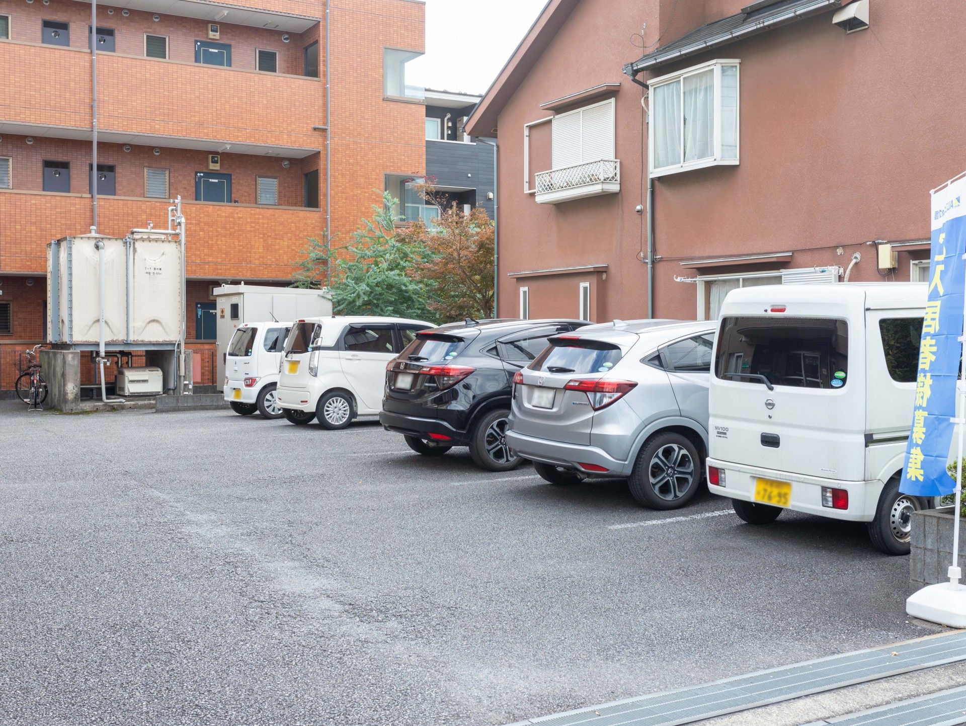 駐車場のある建物