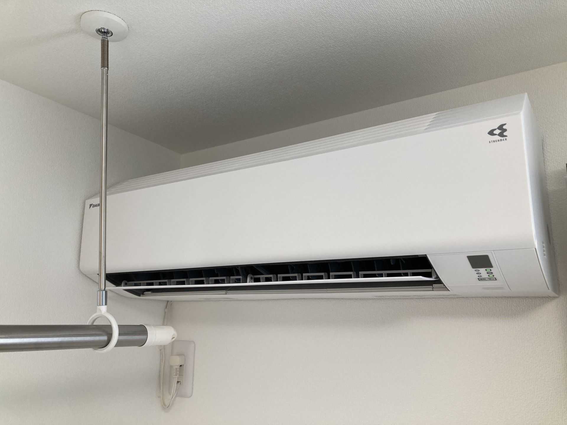 エアコンと物干し竿