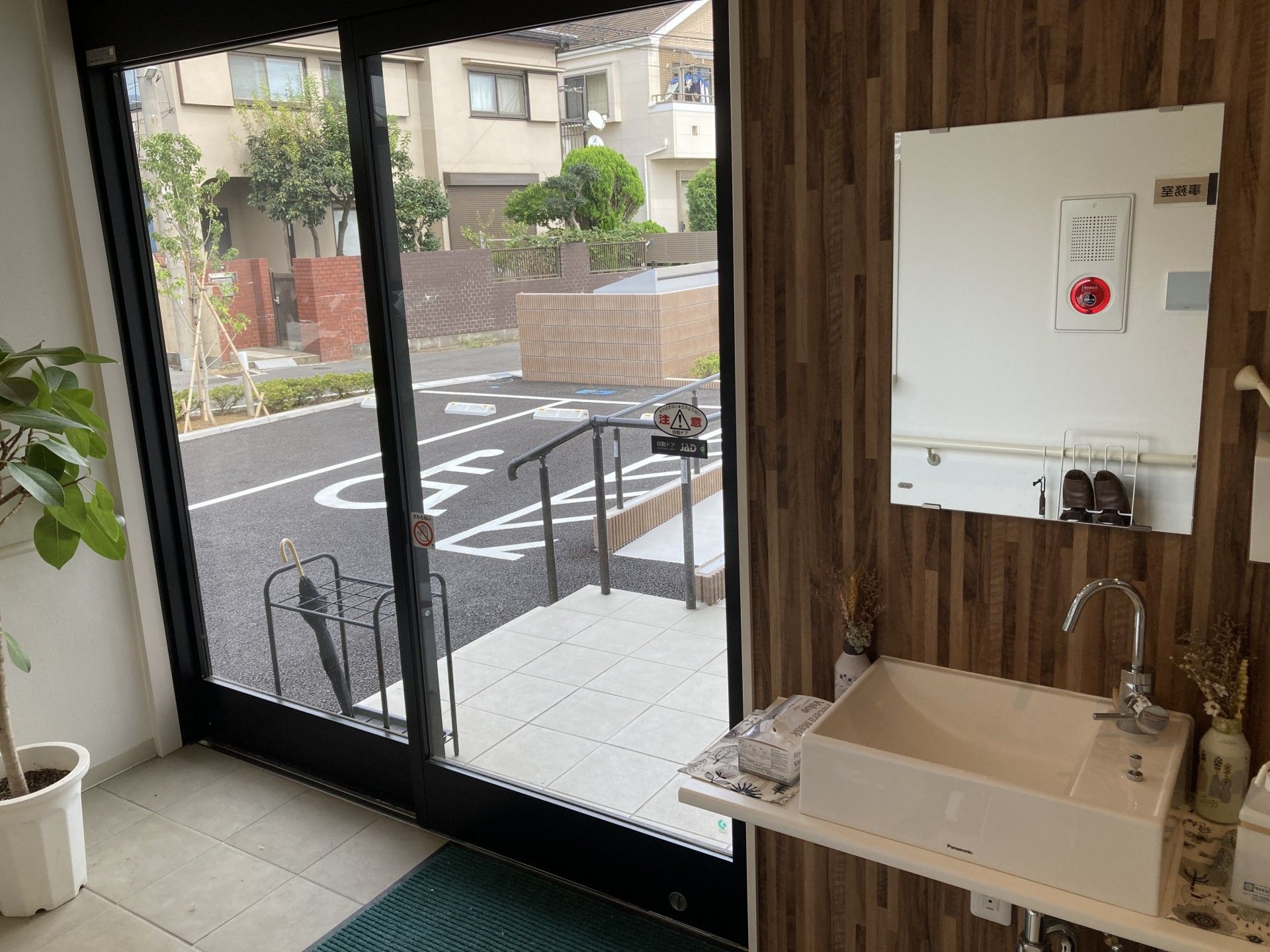 手洗い場と出入口