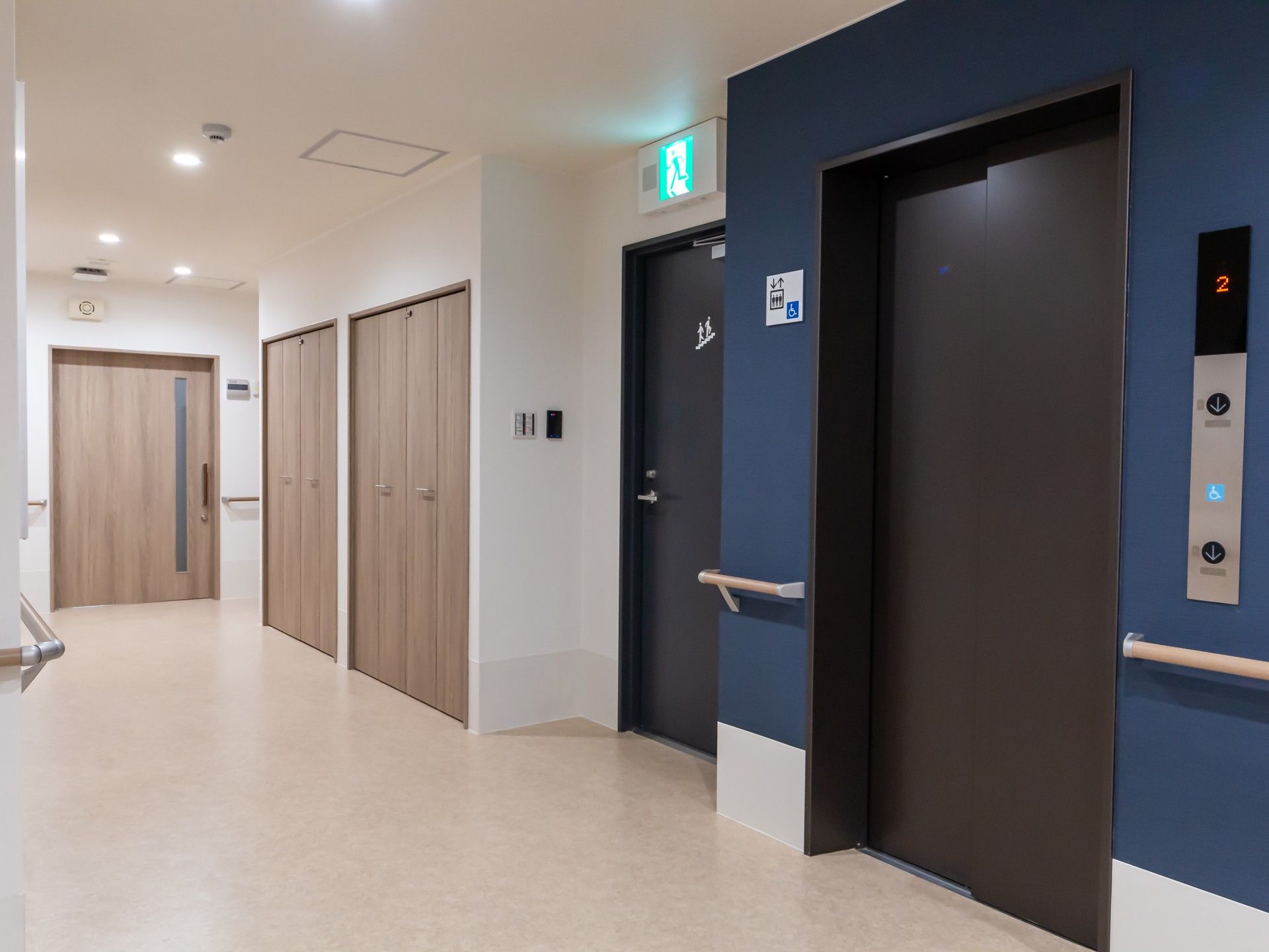 安全な廊下とエレベーター