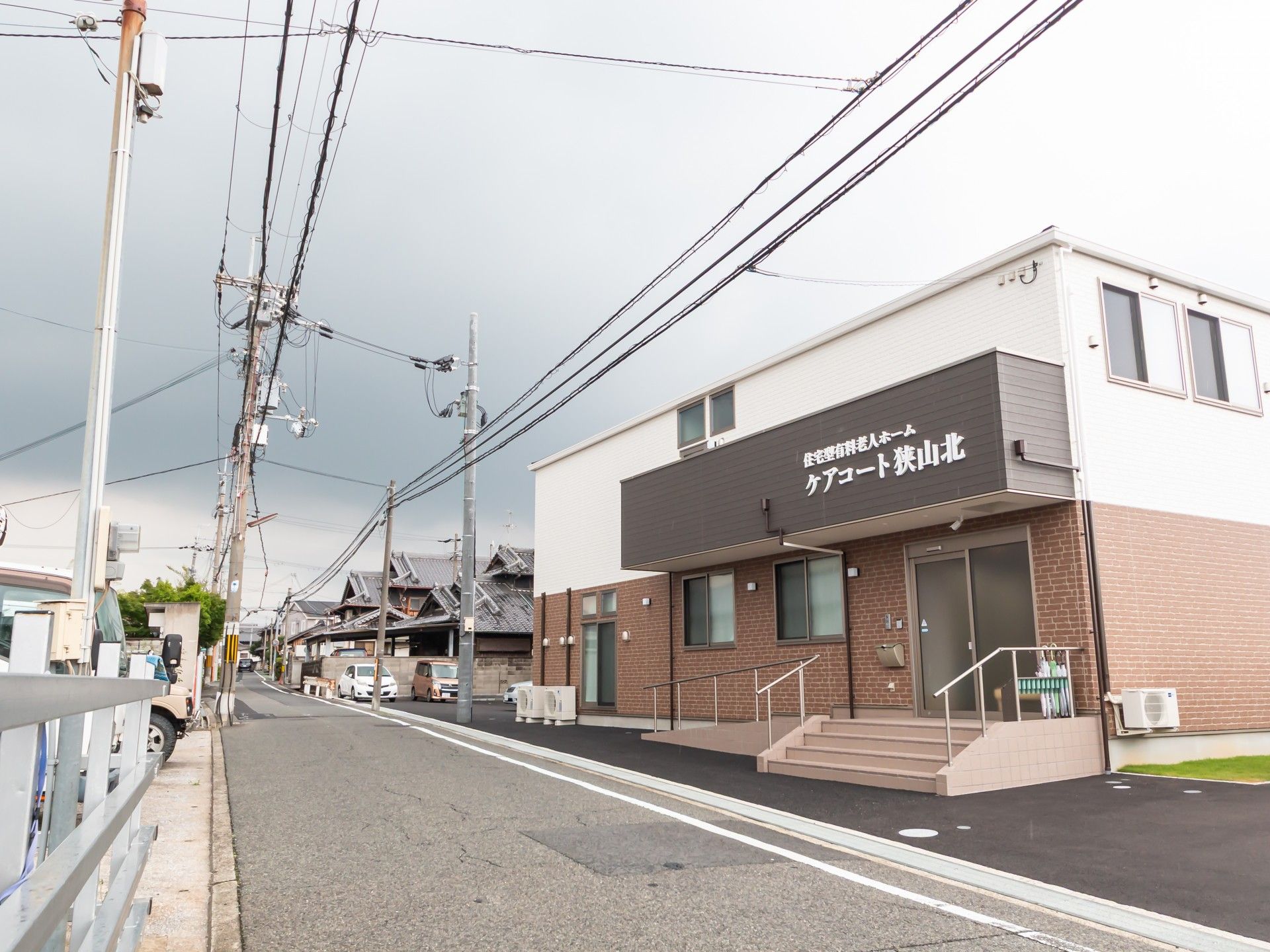 落ち着いた外観の建物