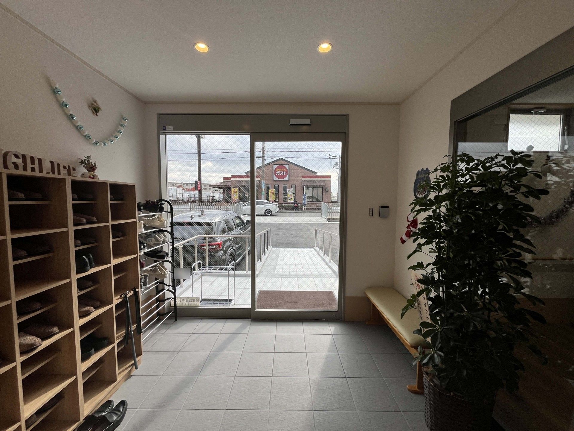 明るい玄関スペース