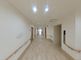 明るく広々とした廊下
