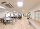 広々とした明るい共有スペース