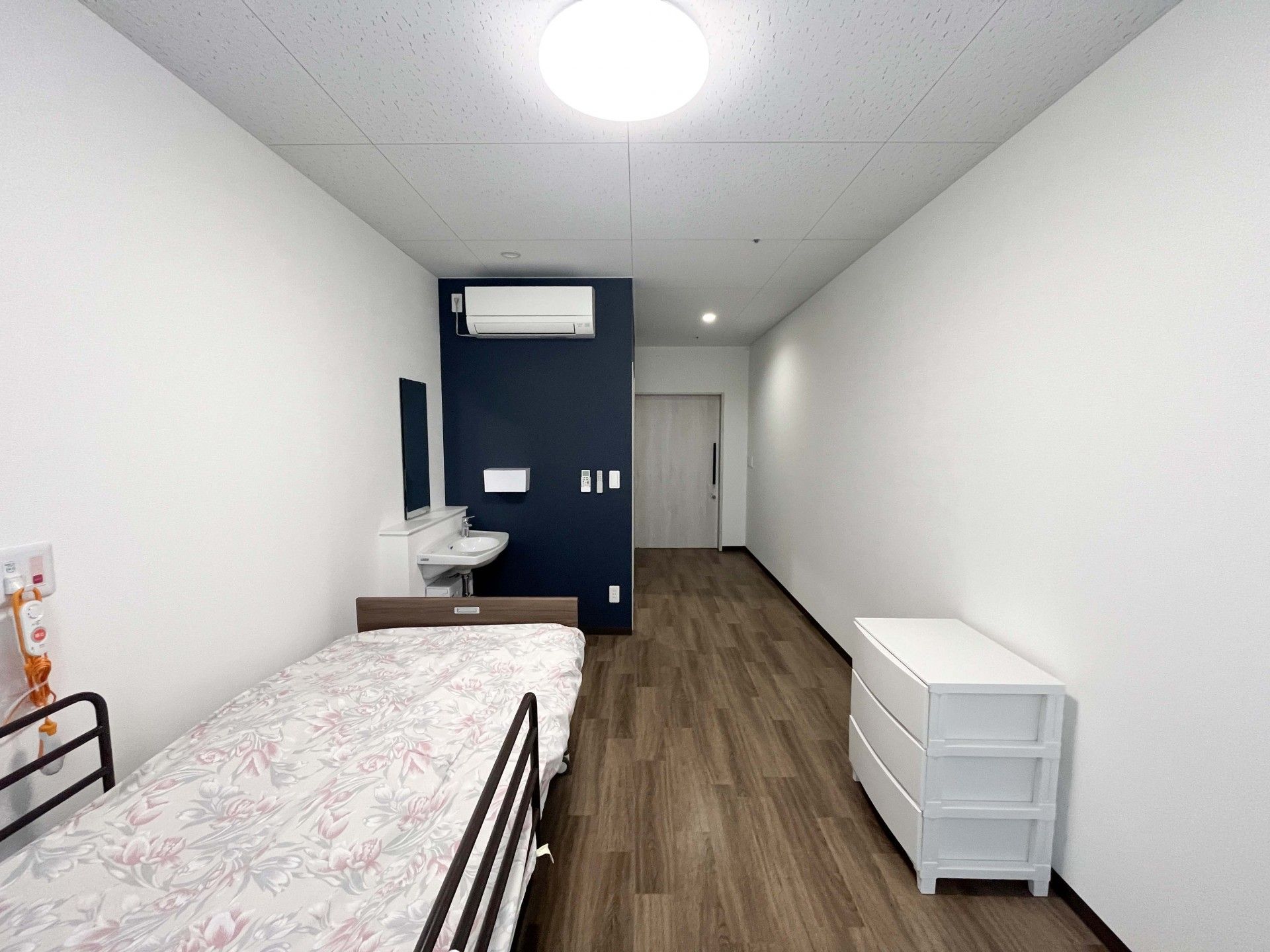 シンプルな個室の様子