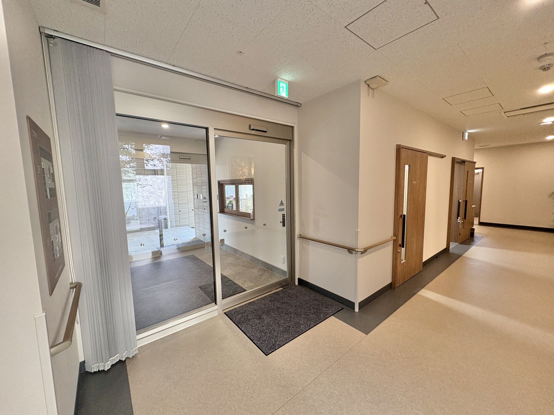 安全な出入口の廊下