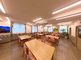 広々とした明るい共有スペース