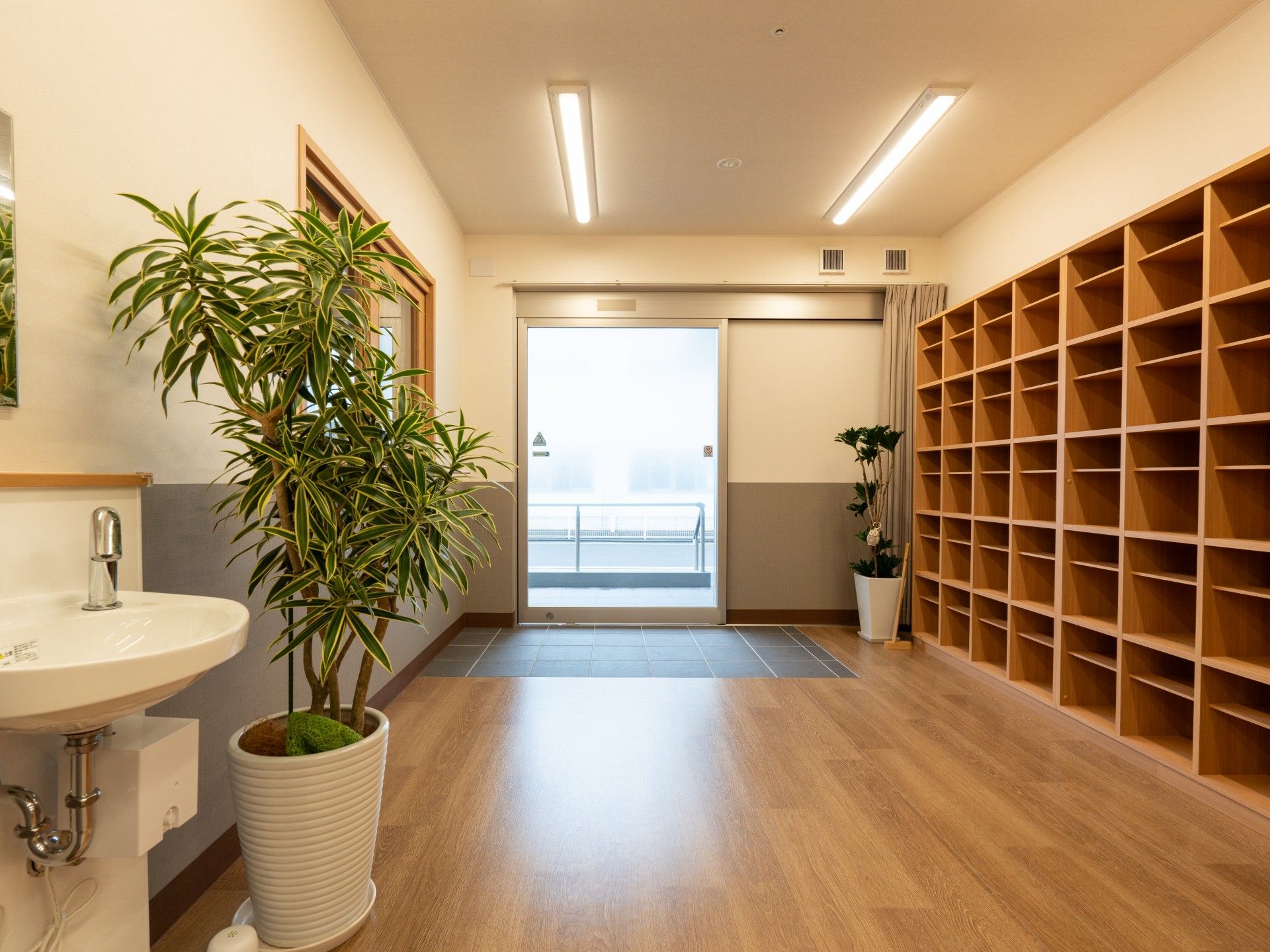 明るいエントランス