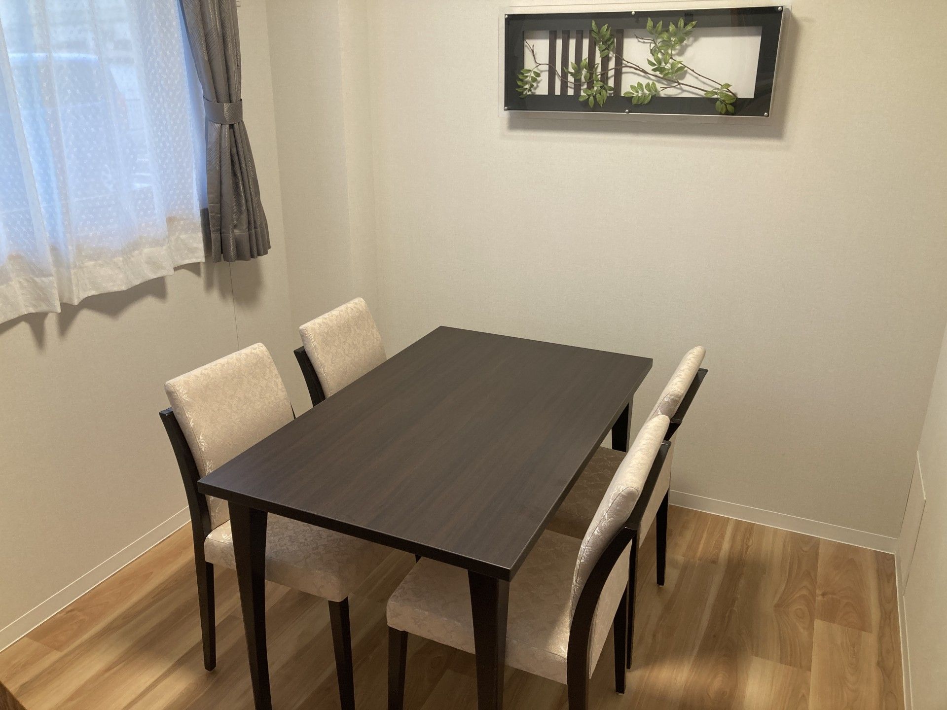 落ち着いた雰囲気の部屋