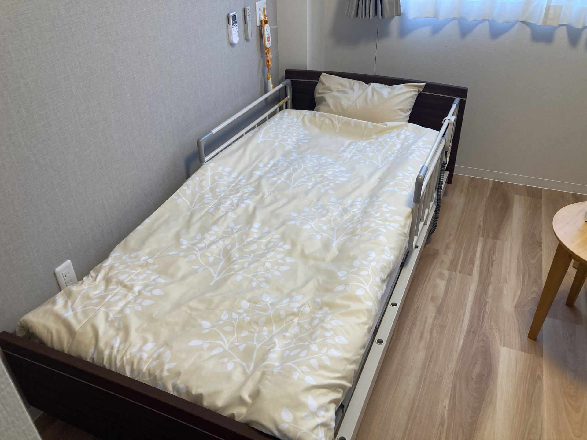 落ち着いた雰囲気の寝室