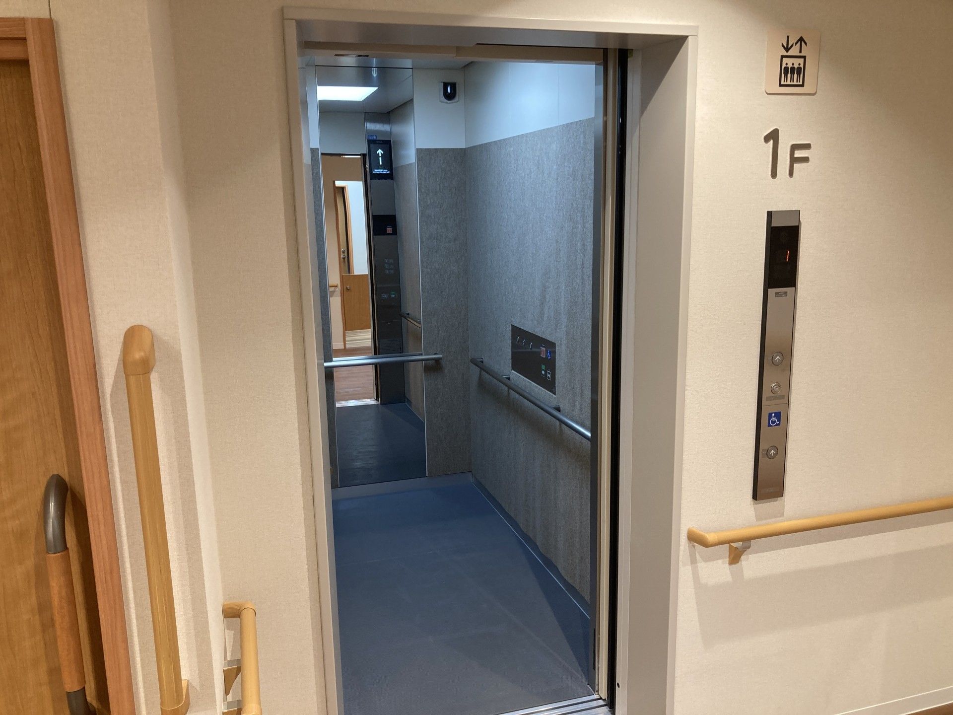 1階のエレベーター