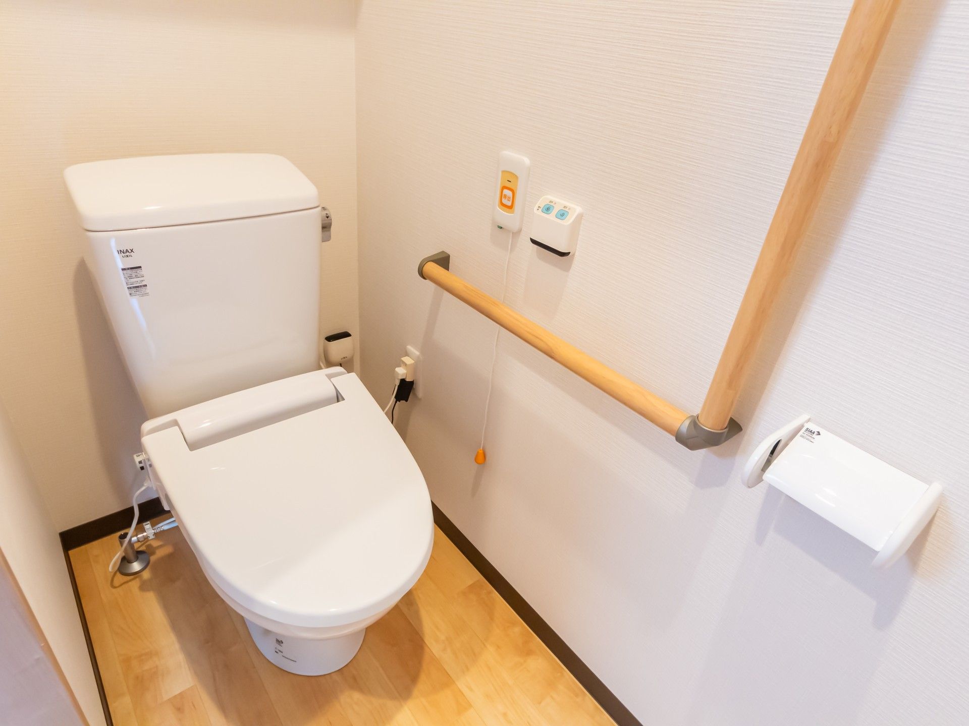 手すり付きのトイレ