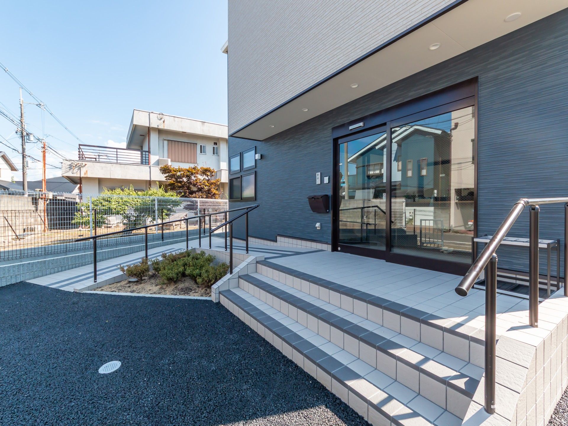 スロープ付きの玄関