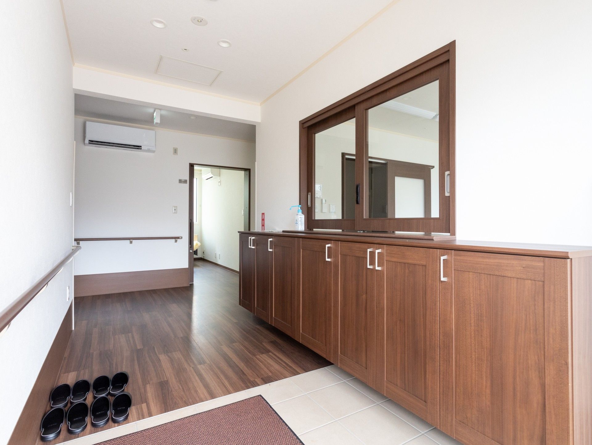 落ち着いた玄関スペース