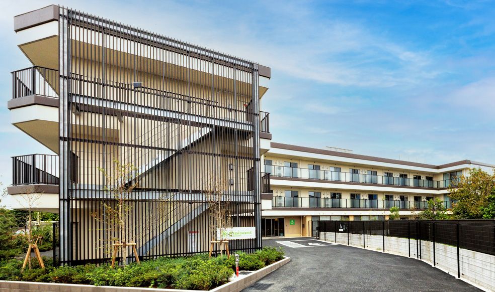 開放的な外観の建物