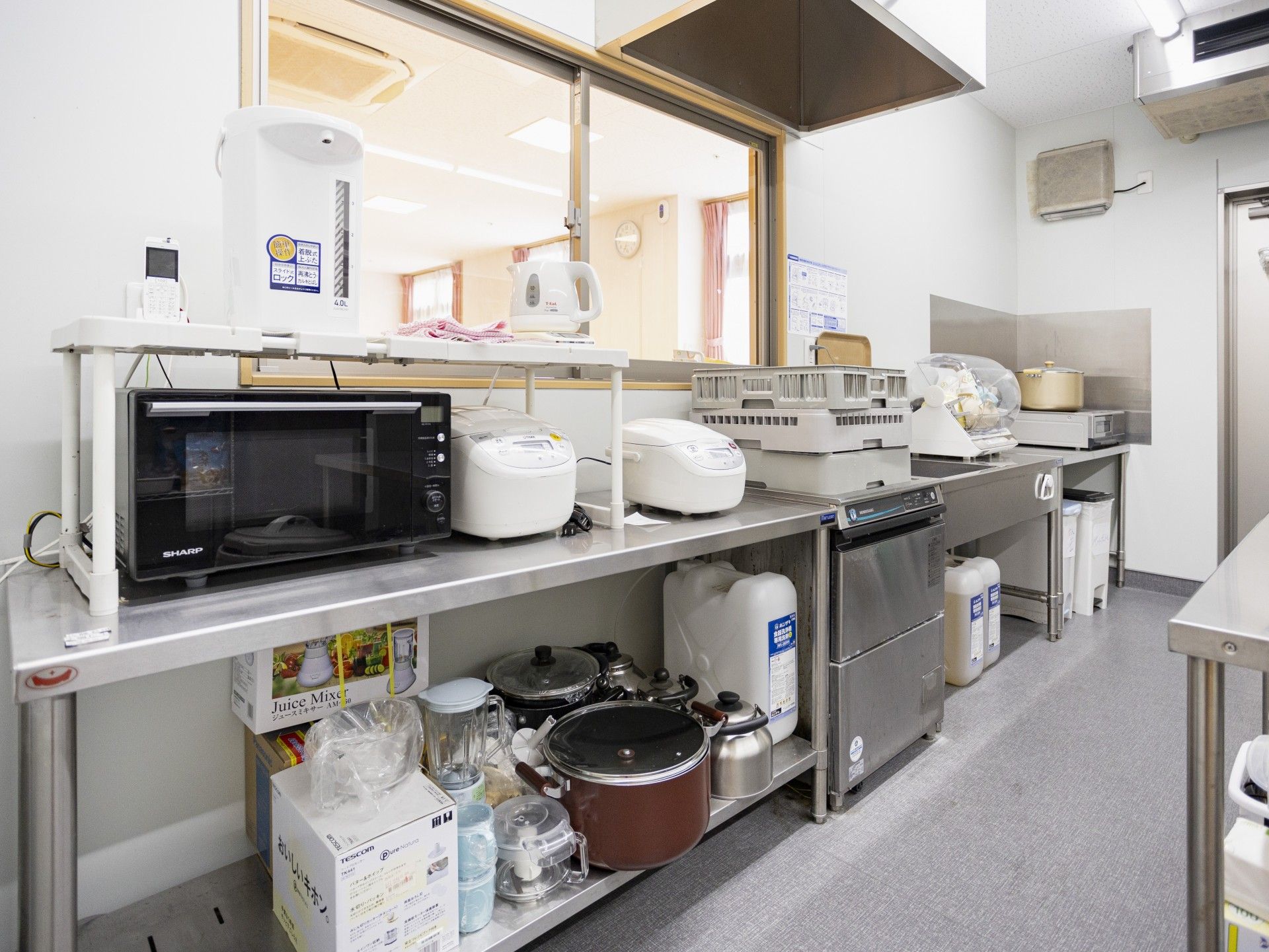 調理器具が並ぶキッチン