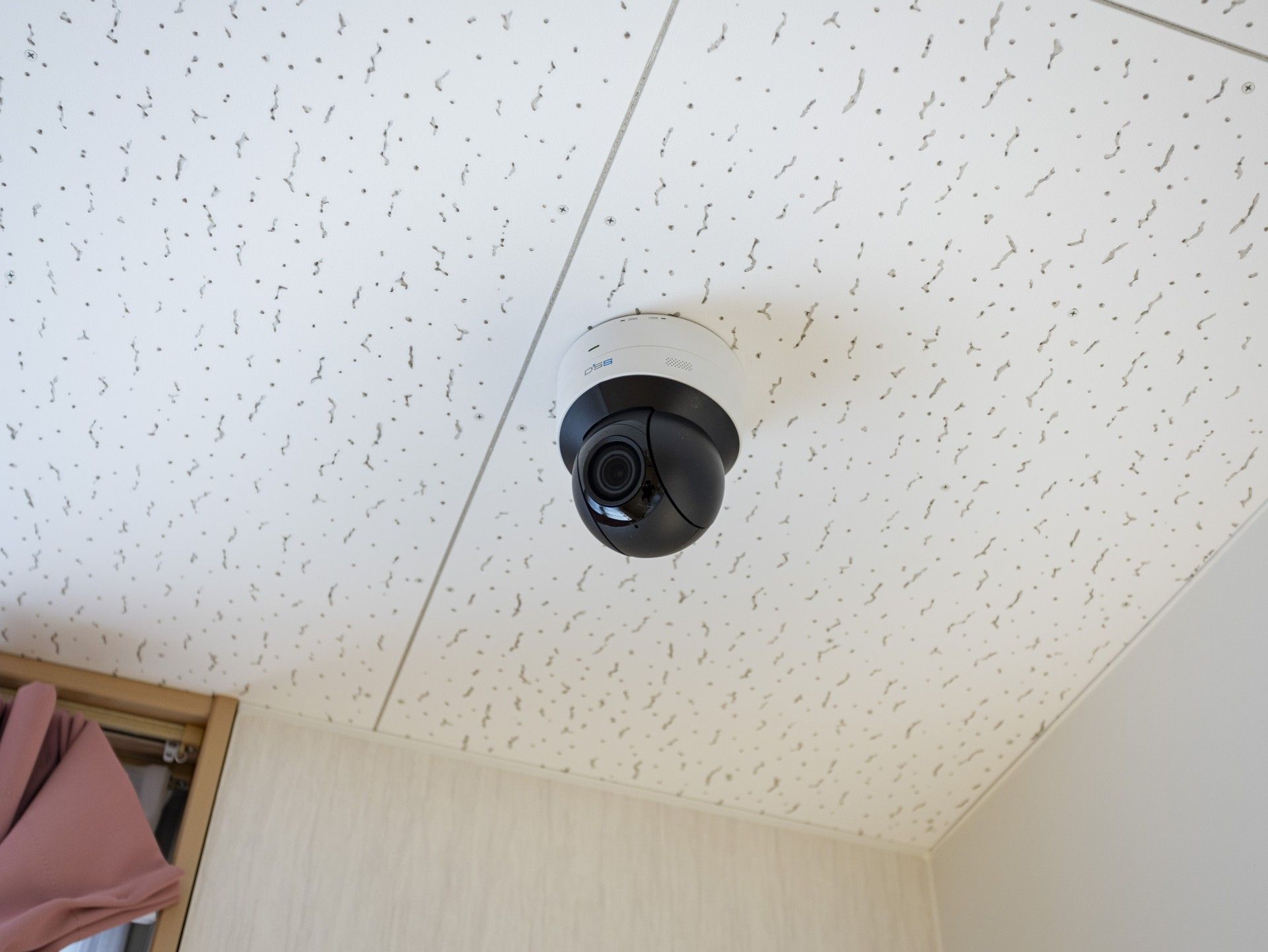 天井のカメラ