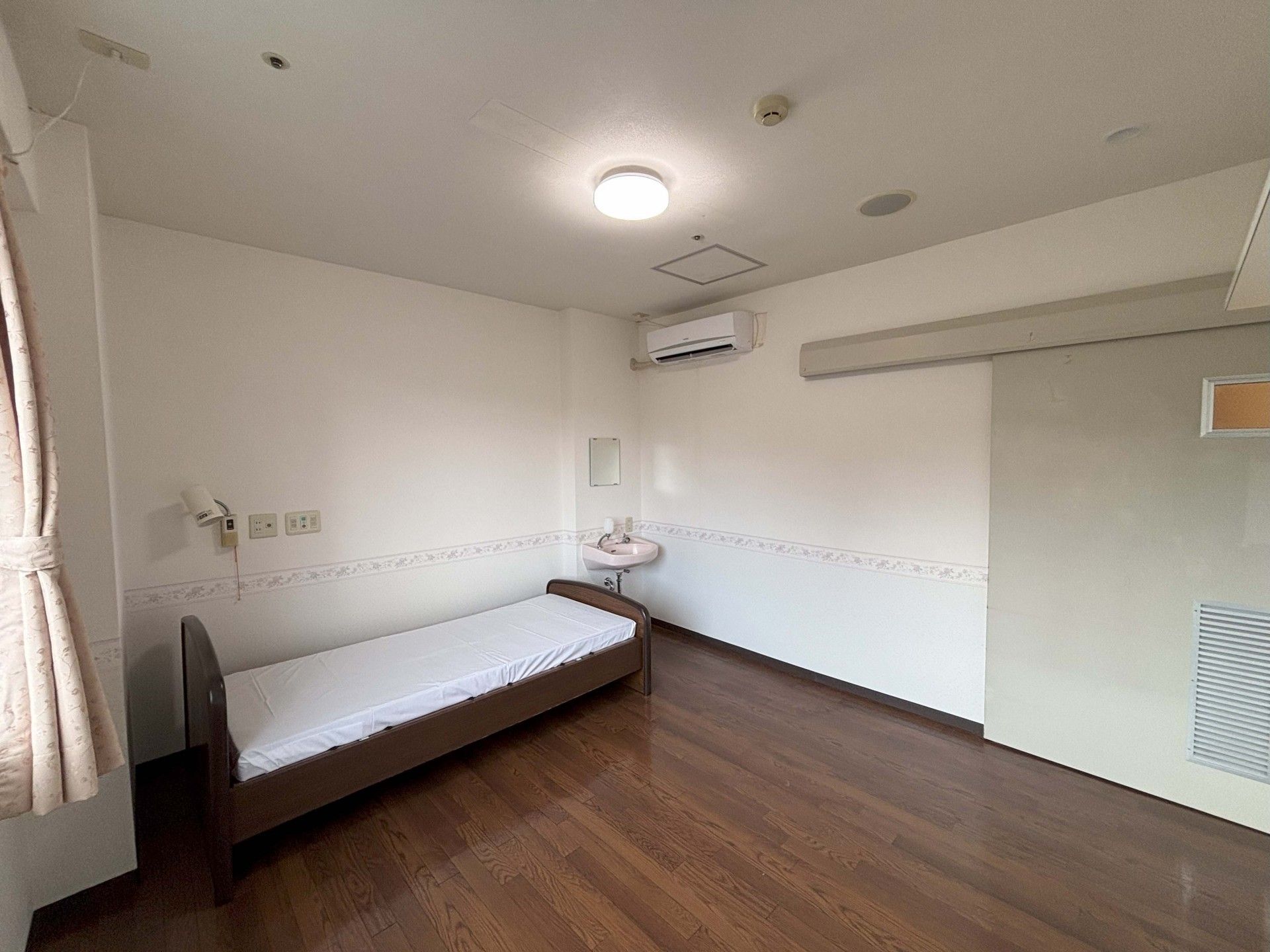 シンプルな個室