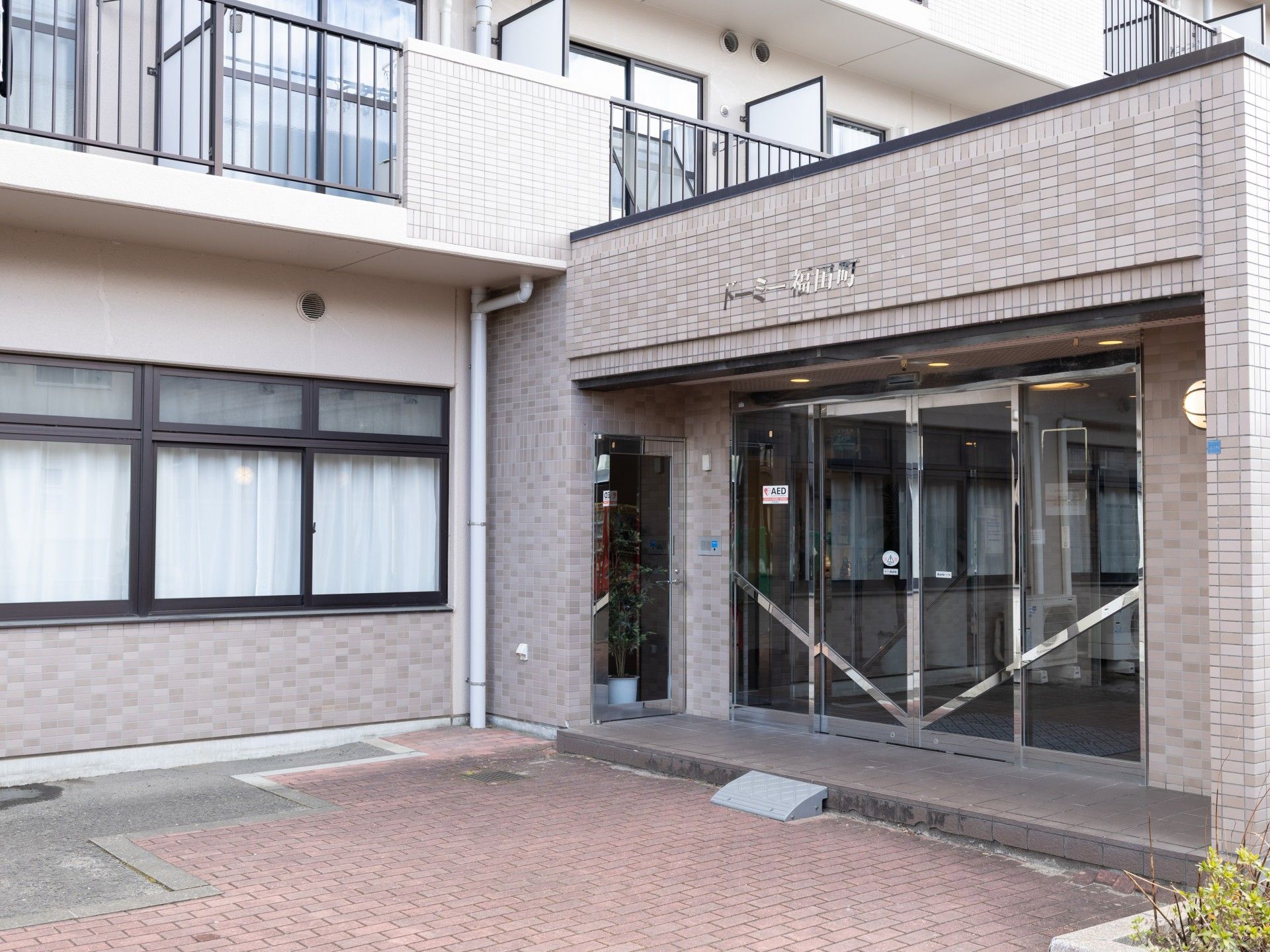 エントランスの外観